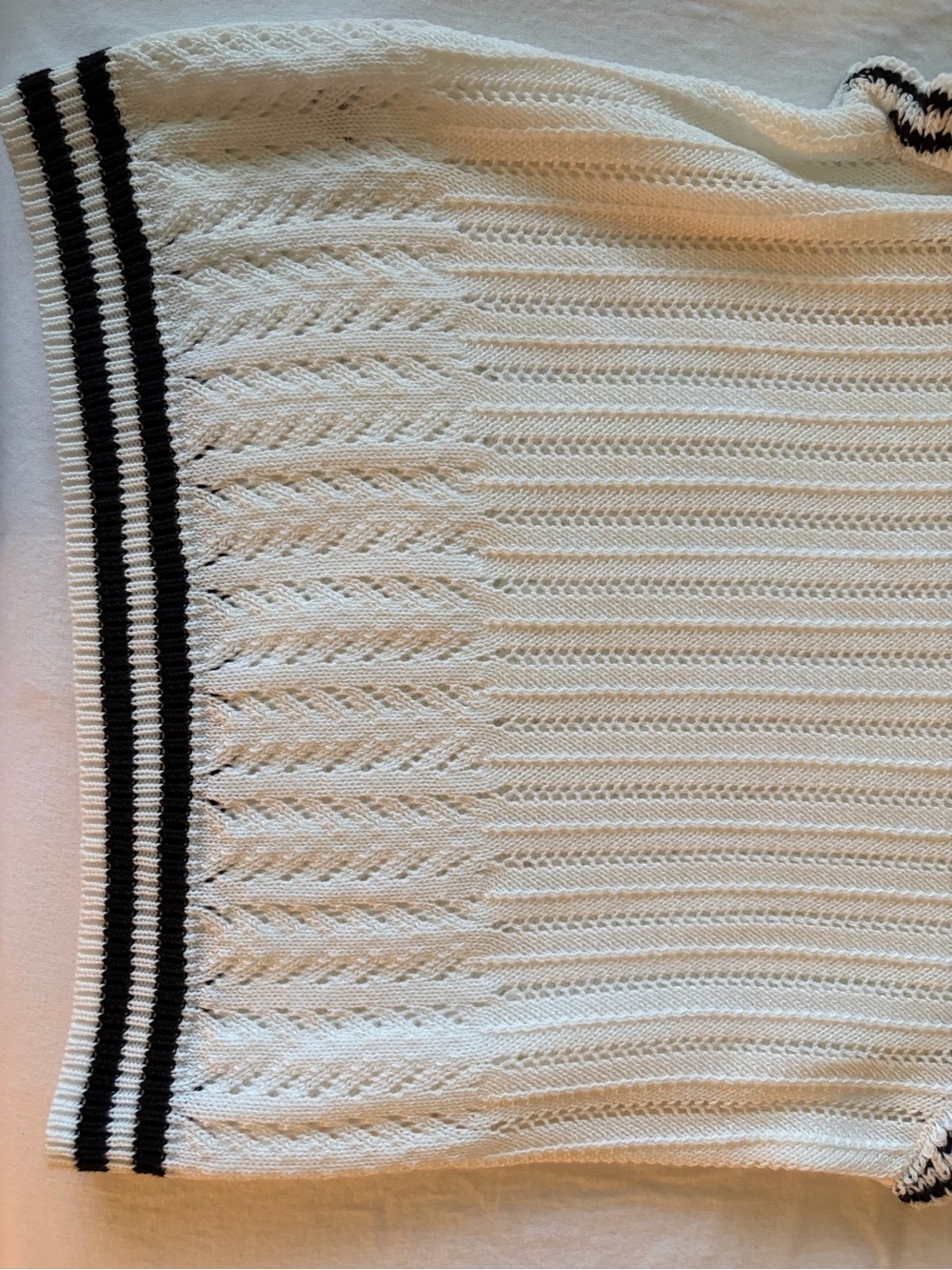 Like New, Vigoss, Size M, White Knit Short-Sleeve Sweater with Black Stripe Trim - Picture 15 of 15
